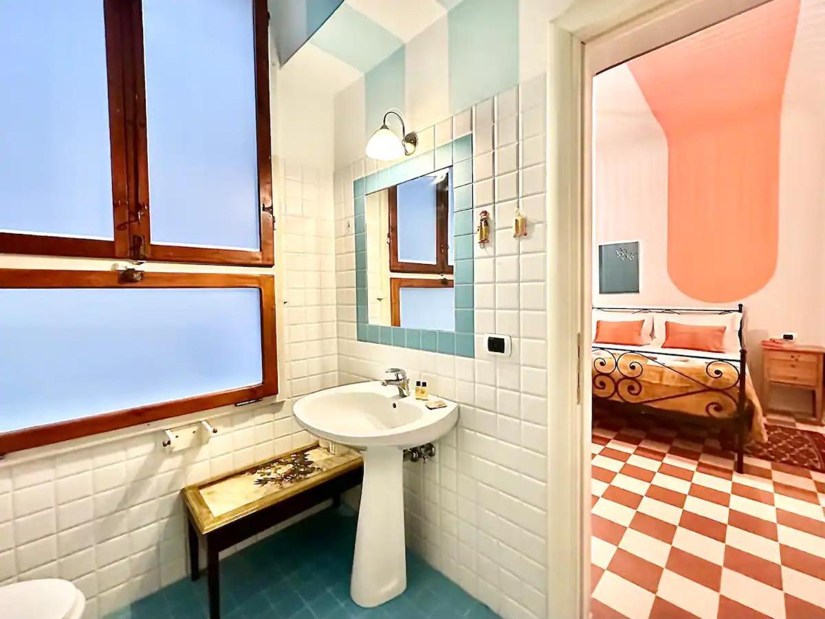 Raffaelli Rooms Travel Florence Close San Frediano Bagian luar foto