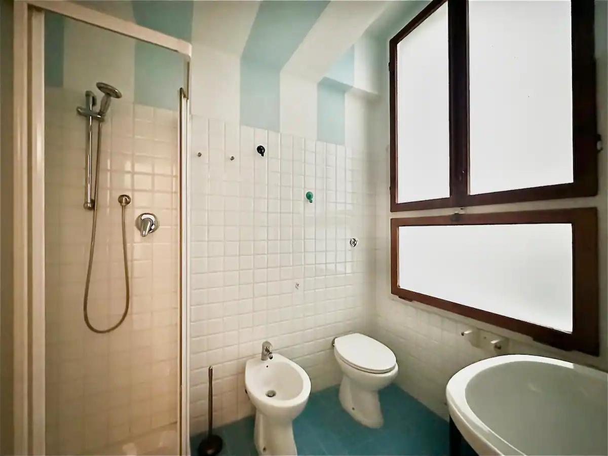 Raffaelli Rooms Travel Florence Close San Frediano Bagian luar foto