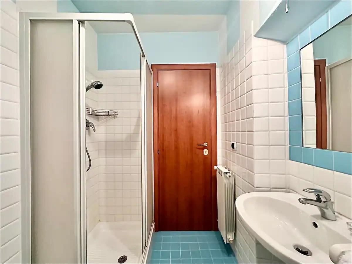 Raffaelli Rooms Travel Florence Close San Frediano Bagian luar foto
